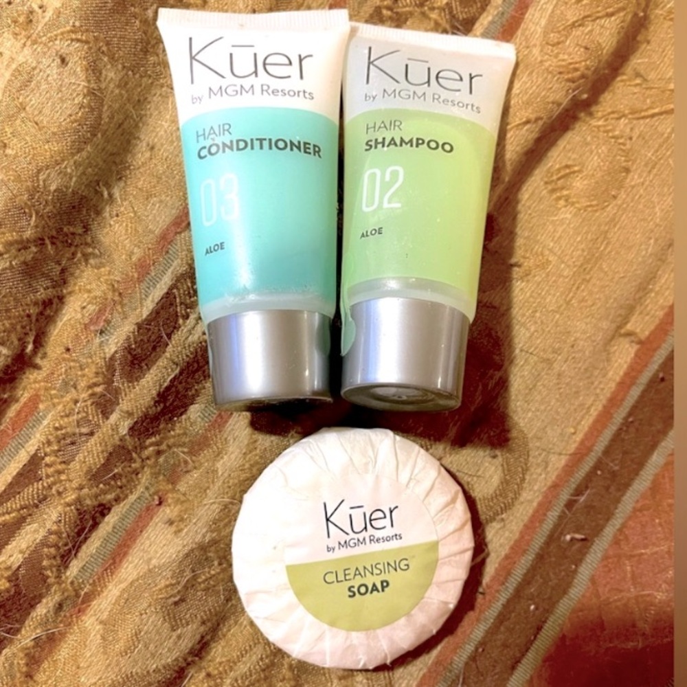 Kuer MGM grand travel shampoo and conditioner set
